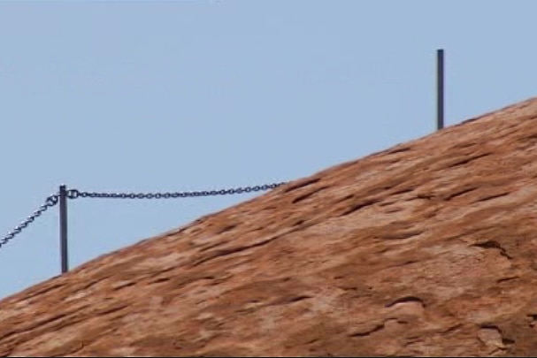 Uluru climbing chain cut