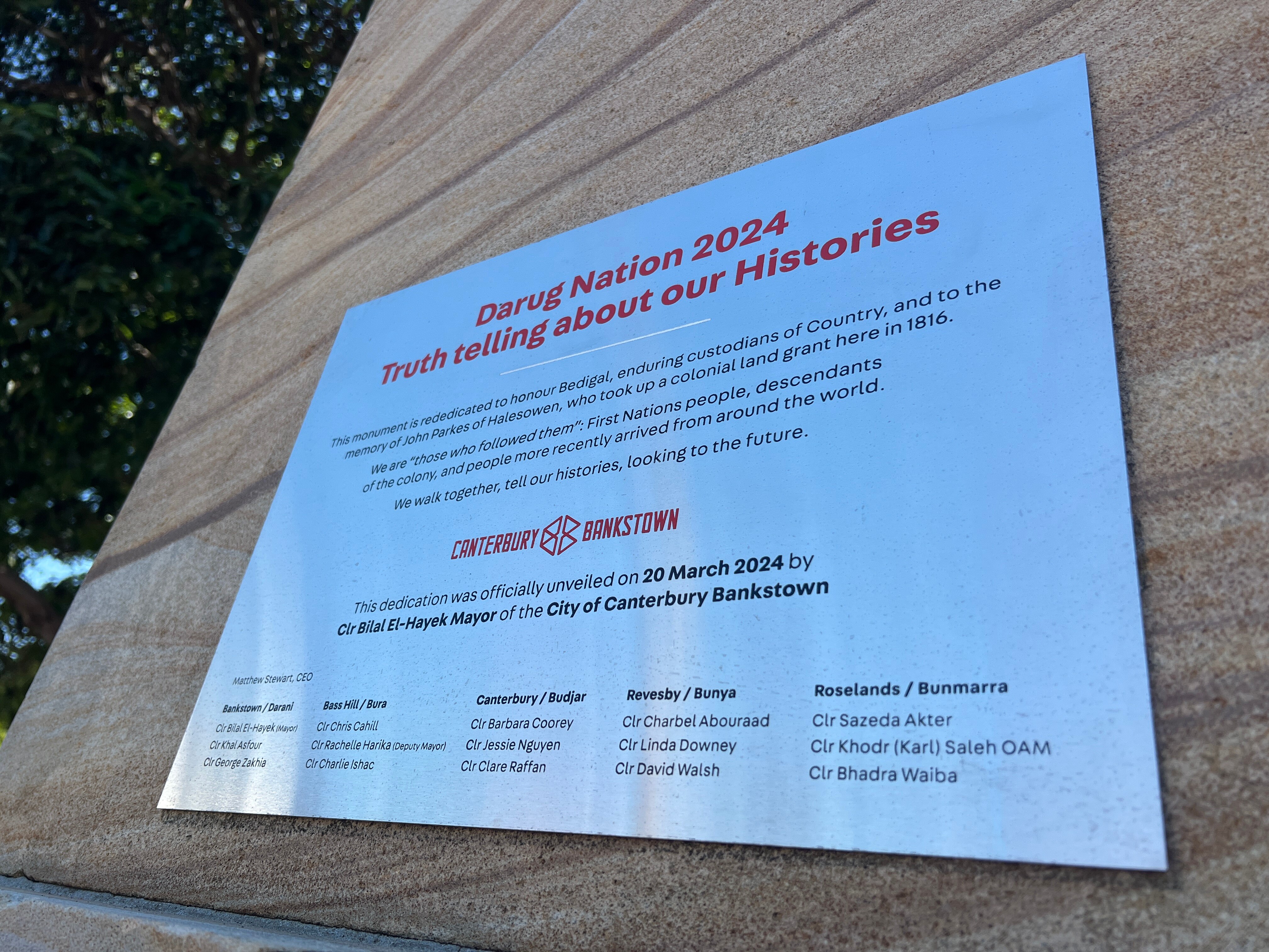 A photo of a plaque. 