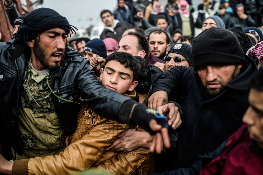 Syrian asylum seekers wait for tents