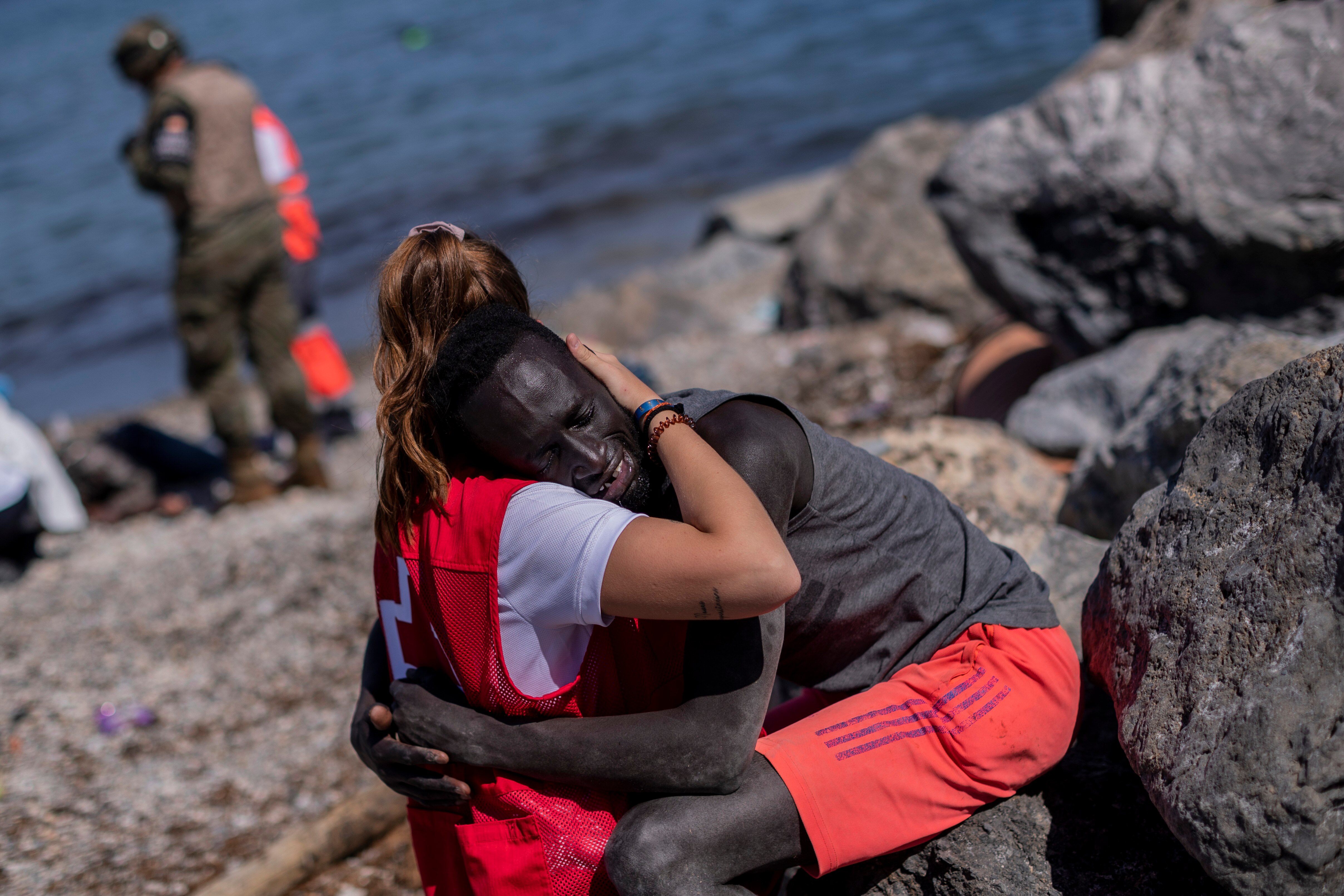 Spanish Red Cross Volunteer Faces Online Backlash For Hugging Migrant On Shores Of Ceuta Sparking Graciasluna Moment Abc News
