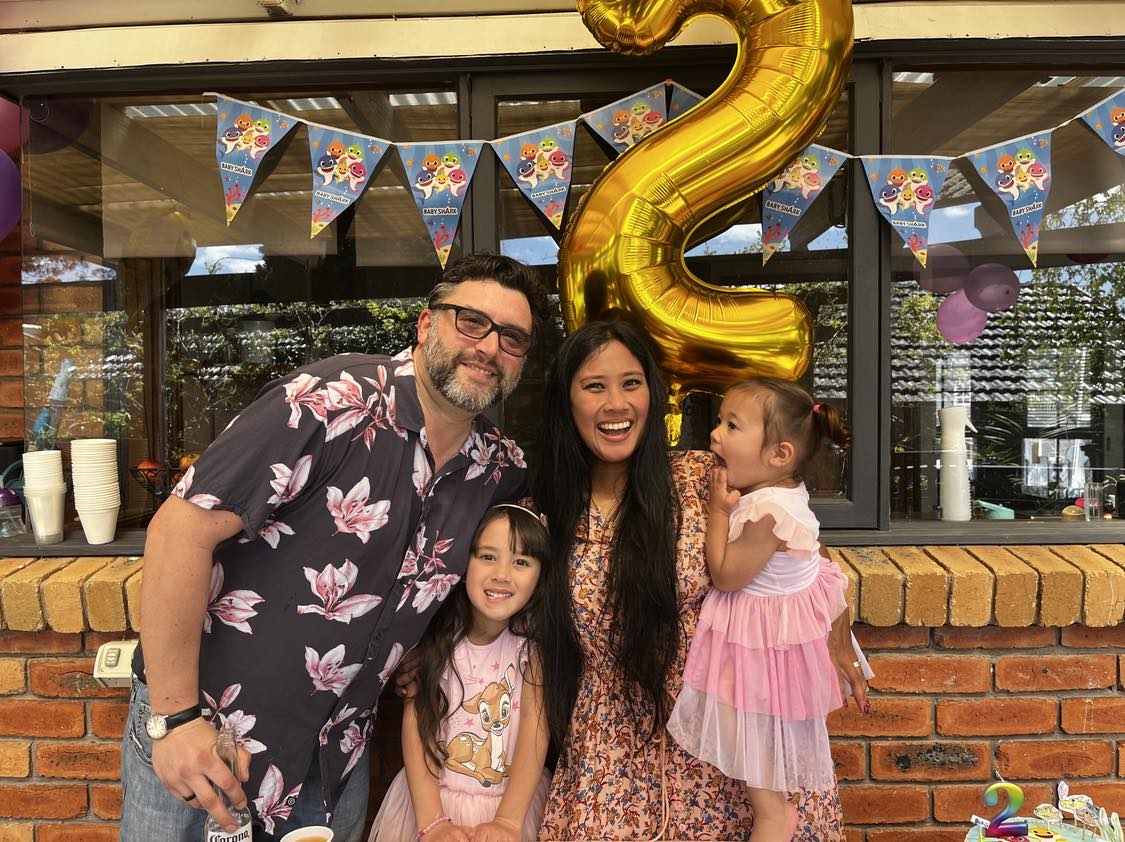 Helena Logue dan keluarga