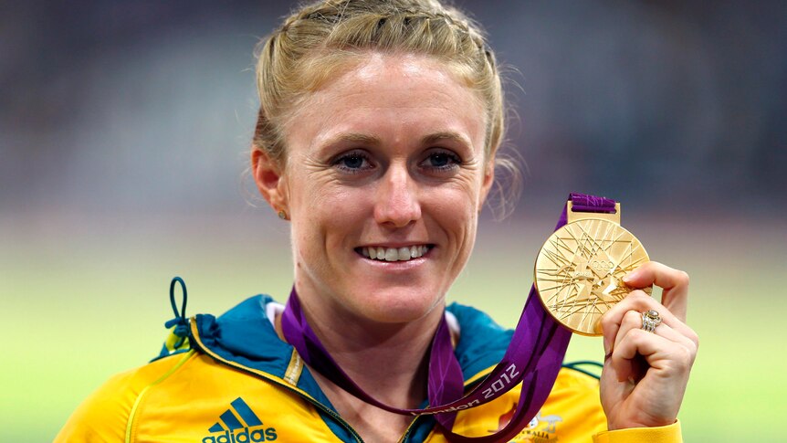 Sally Pearson poses with her women's 100m hurdles gold medal at the presentation ceremony.