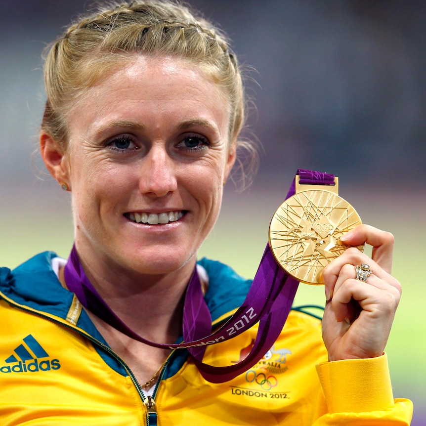 Sally Pearson poses with her women's 100m hurdles gold medal at the presentation ceremony.