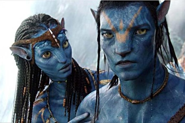 Zoe Saldana e Sam Worthington protagonizam uma cena do filme Avatar.