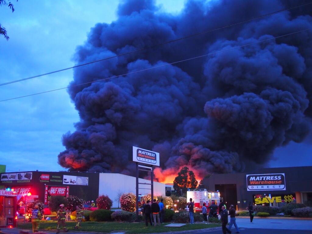 Fire crews contain large blaze at Melbourne factory - ABC News
