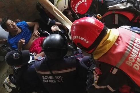Manuel Vasquez being rescued from a partially collapsed structure in Jaramijo, Ecuador.