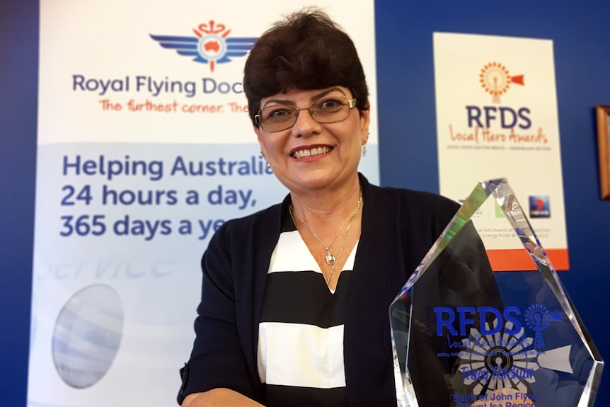 Tracy Forshaw with her RFDS award