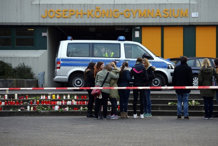 German students mourn Germanwings crash victims