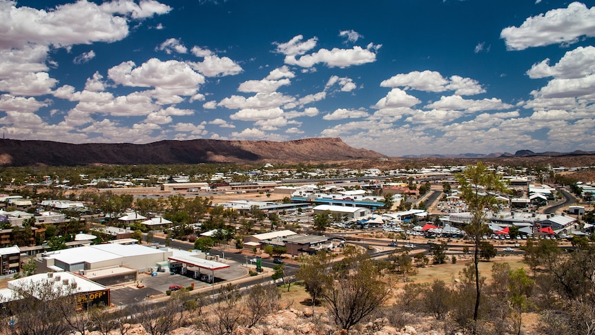 A view over the town of Mparntwe/Alice Springs.