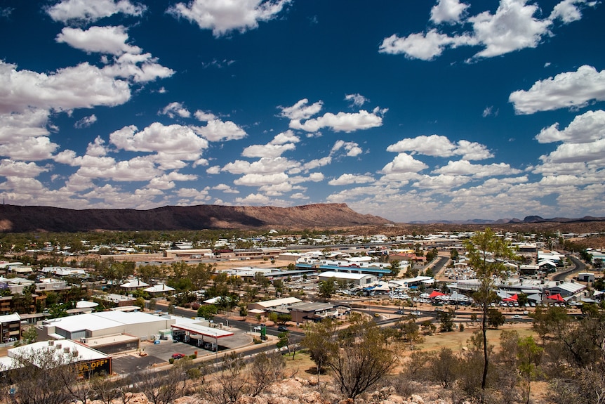 A view over the town of Mparntwe/Alice Springs.