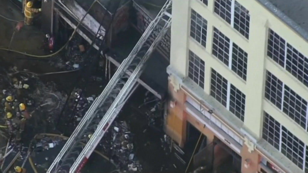 At least 10 firefighters injured in Los Angeles fire - ABC News
