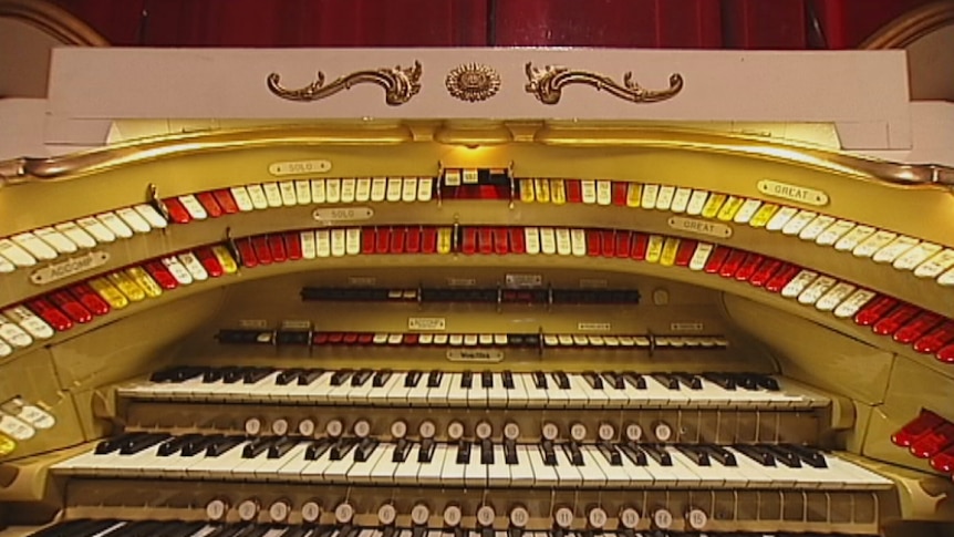 Wurlitzer theatre organ close up