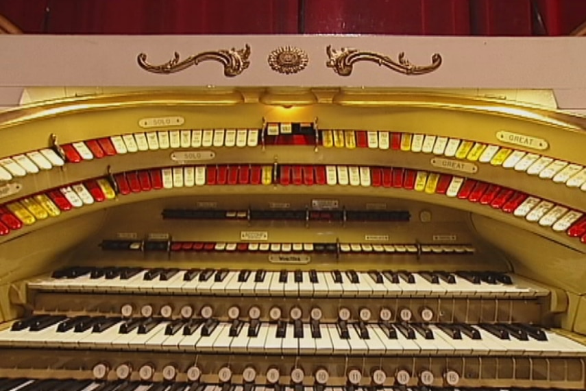 Wurlitzer theatre organ close up