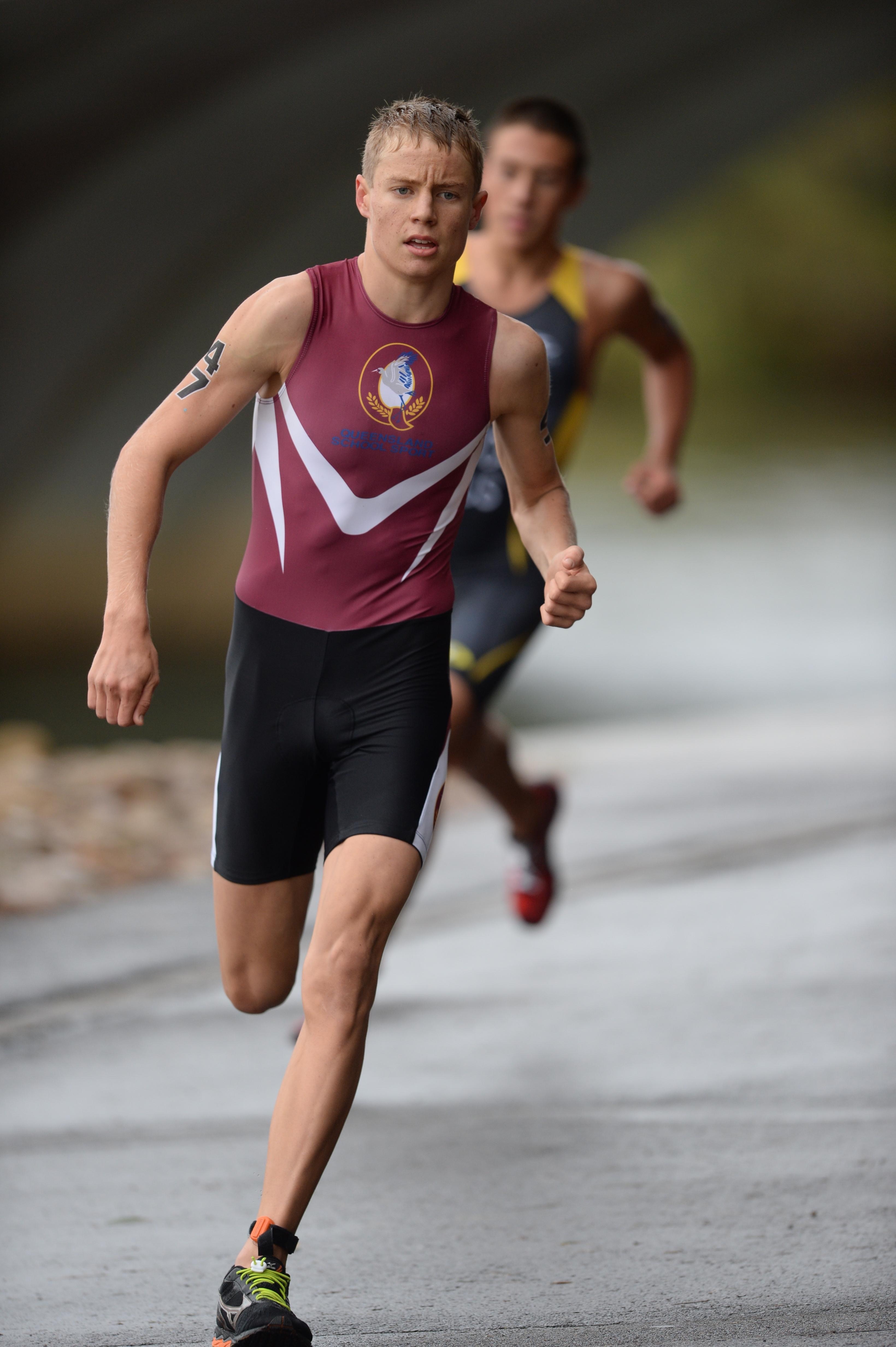 Matthew Hauser participando de uma competição nacional de triatlo em Penrith, aos 15 anos.
