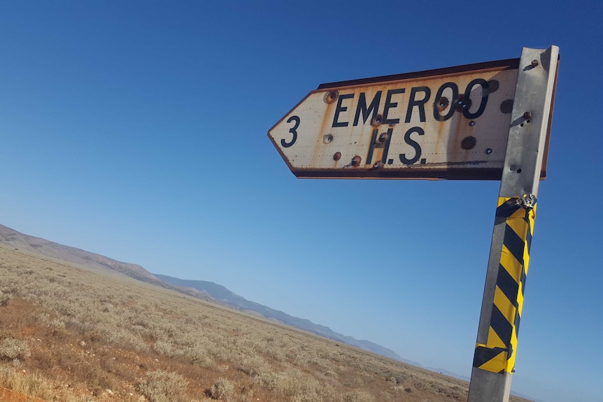 Road sign points to nearby Emeroo Station