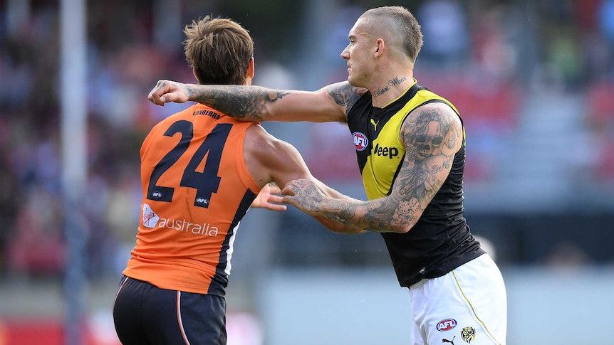 Dustin Martin uses his right arm to make contact with Matt de Boer.