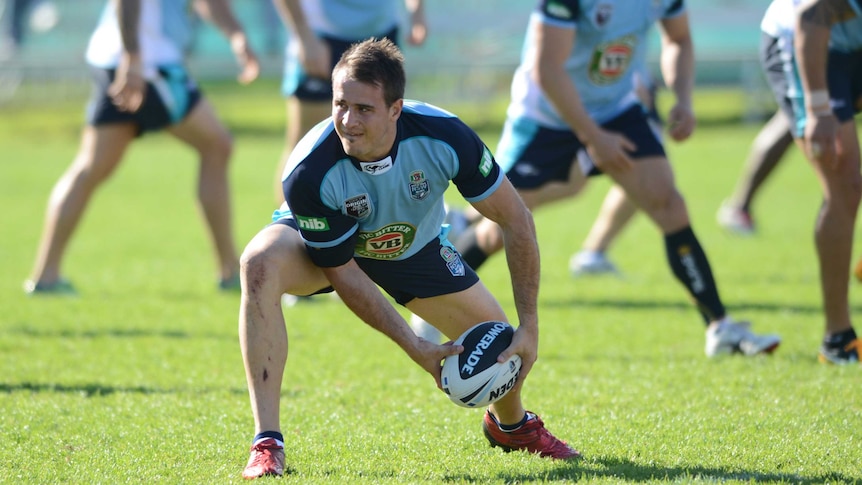 Reynolds looks to pass in Blues training