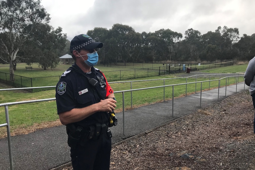 A police officer wearing a face mask in Victor Harbor.