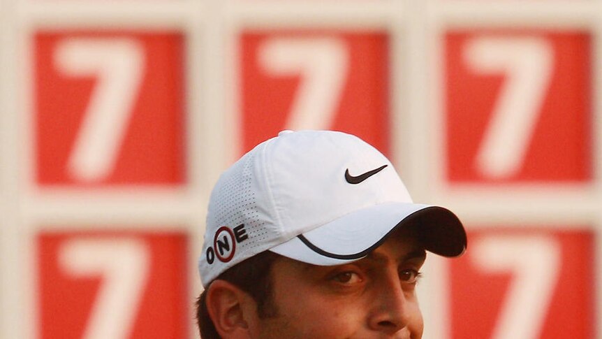 Molinari kept his cool to maintain his lead into the final round.