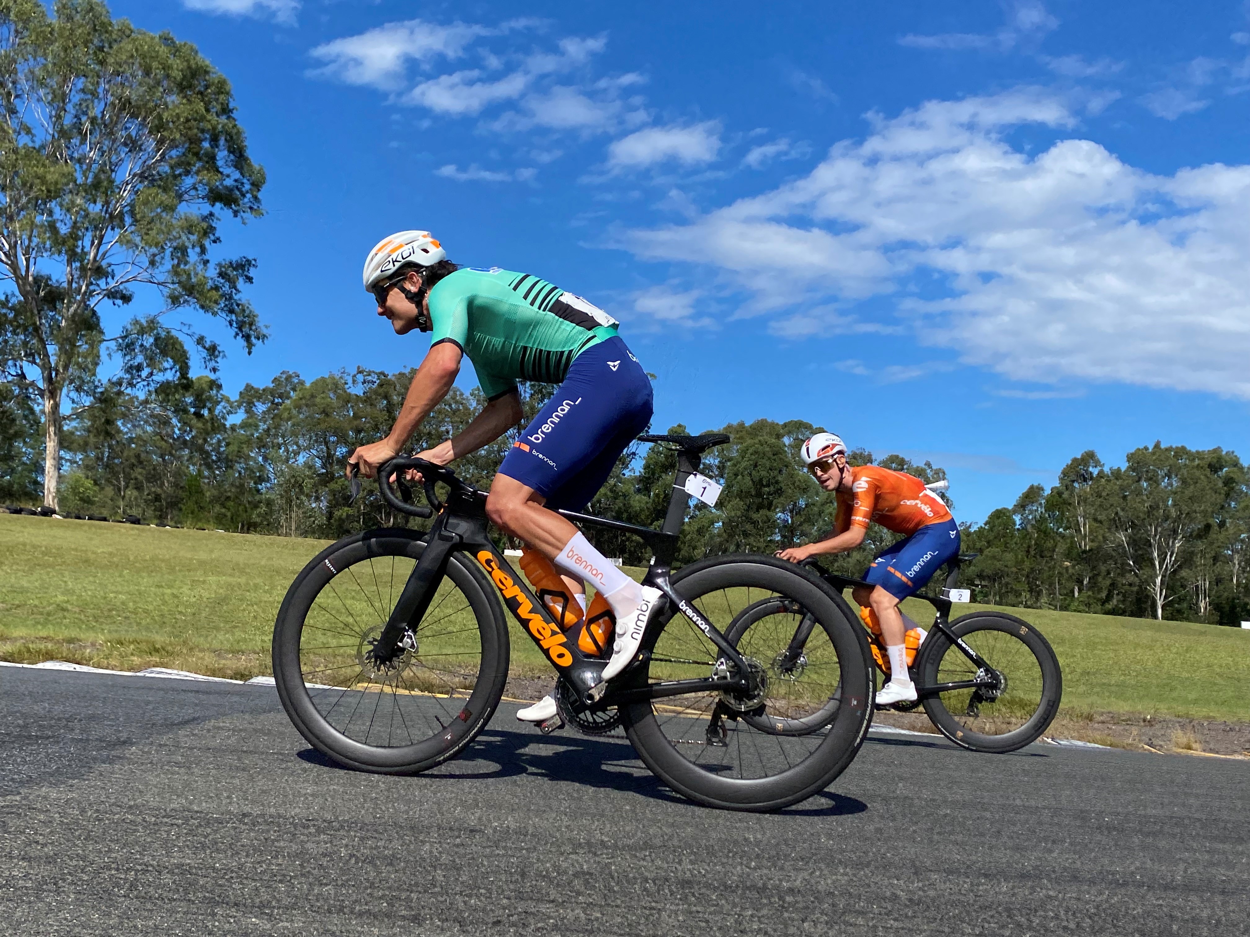 Oliver Bleddyn ataca colina acima