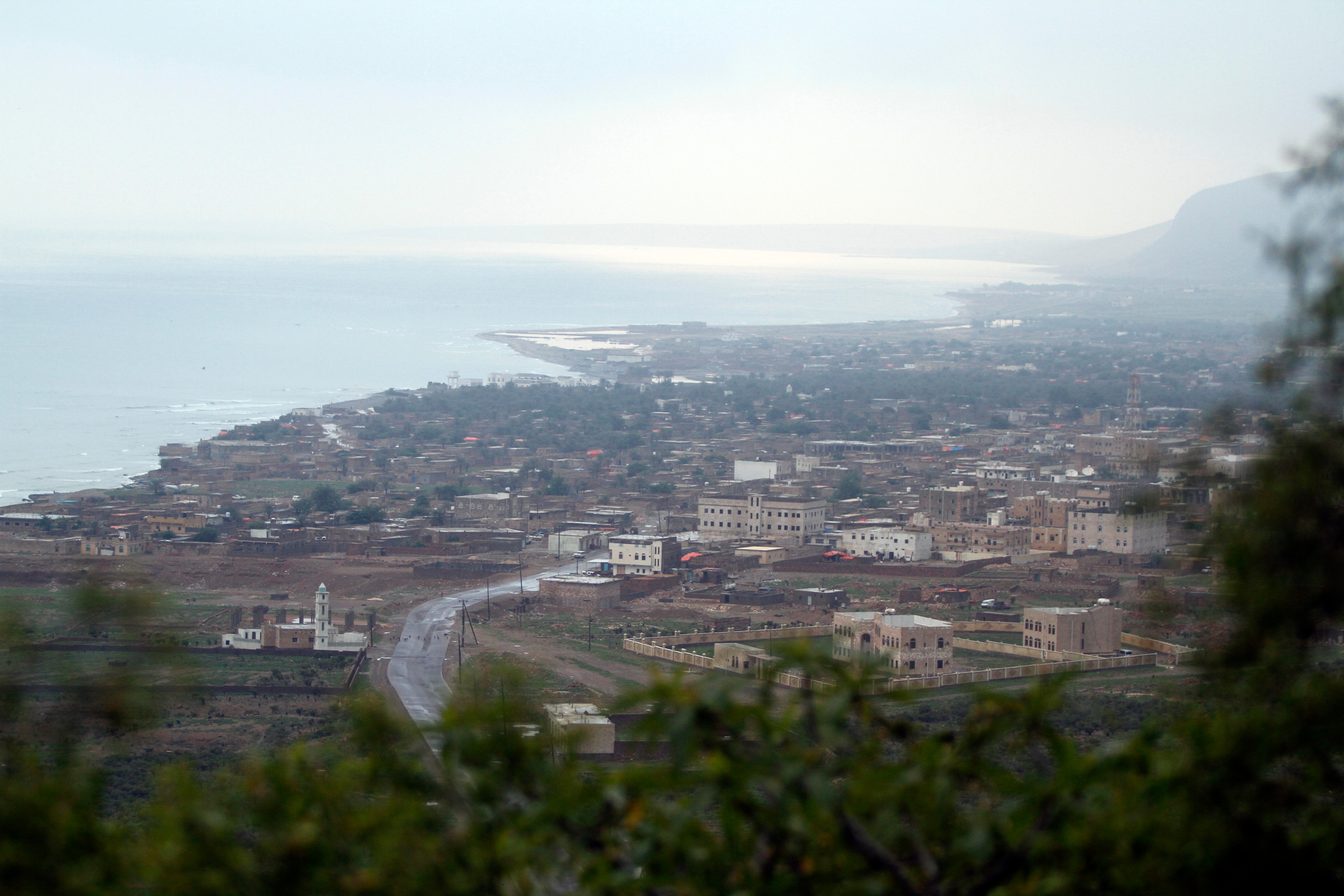 Australians trapped on Yemeni island after flare-up between Saudi Arabia and UAE