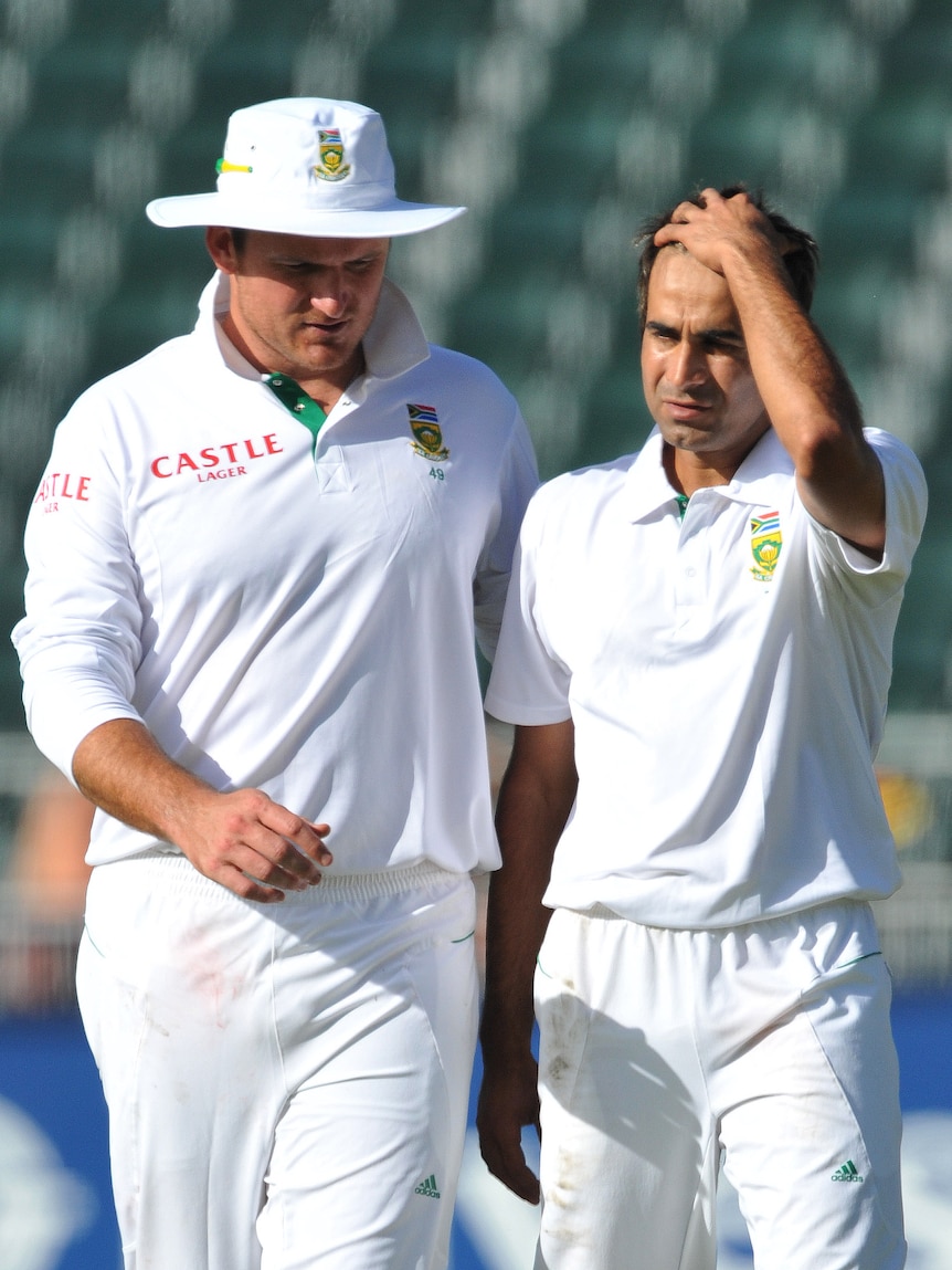 The Proteas look set to play legspinner Imran Tahir (R) in the opening Test in Brisbane