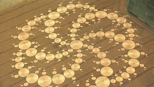 This circular design made up of 409 individual circles with a diameter of 238 metres appeared in 2001 in Wiltshire, UK.