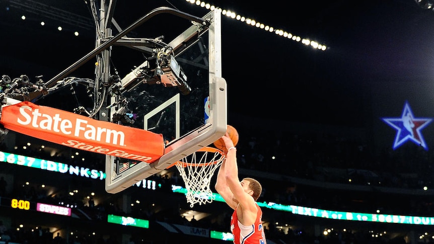 Griffin soars over car to win All-star dunk contest