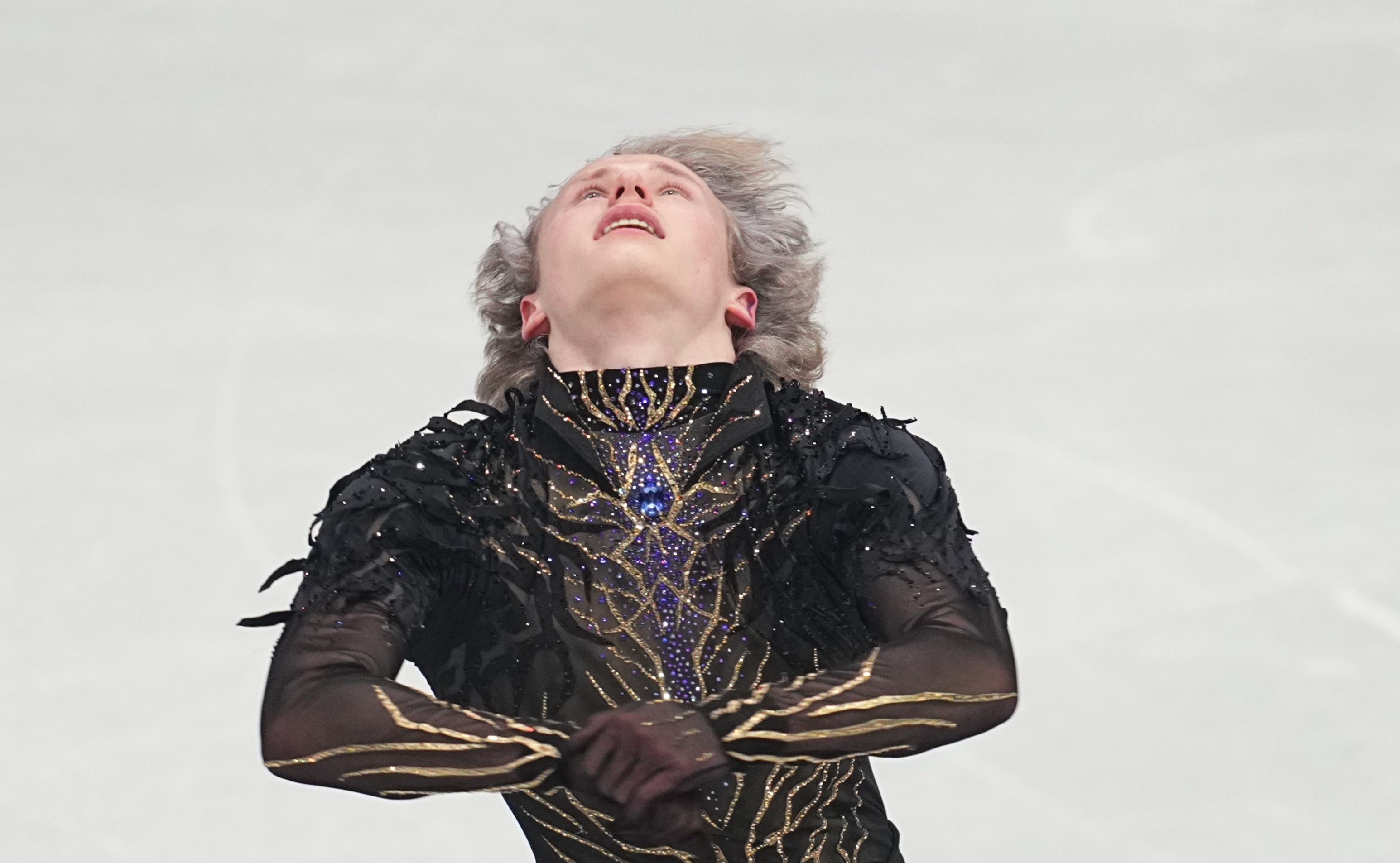 Quick hits: Wild weather and a dramatic meltdown amid more curling chaos