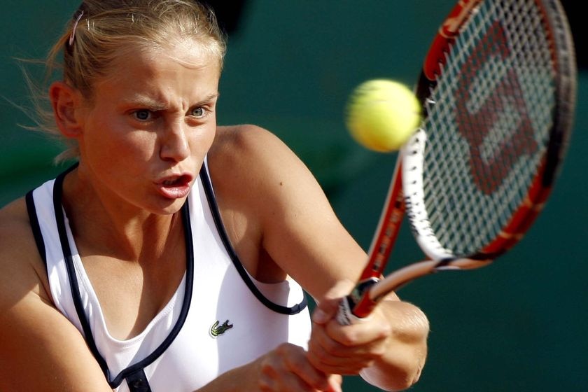 Jelena Dokic hits a backhand