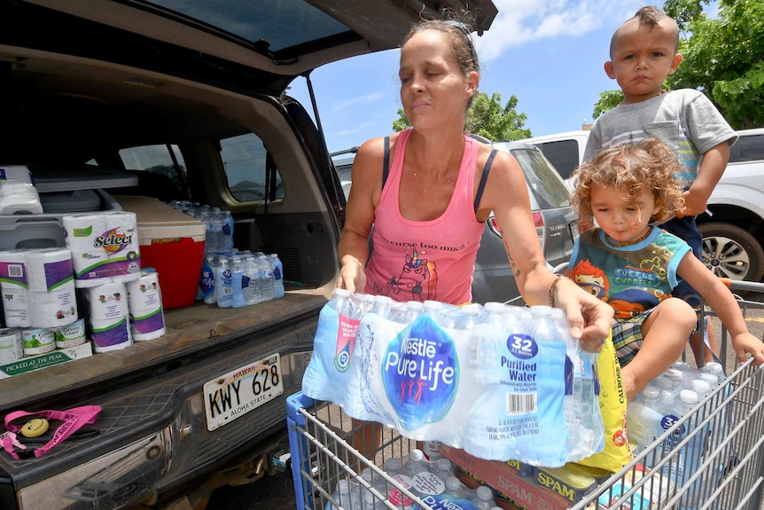 Hawaiian residents prepare for Hurricane Lane purchasing supplies including bottled water