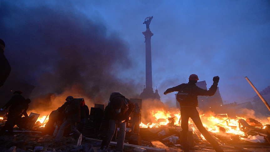 Anti-government protesters clash with the police on Independence Square in Kiev early on February 19, 2014. Protesters braced on February 19 for a fresh assault by riot police in central Kiev after a day of clashes left at least 25 people dead in the worst violence since the start of Ukraine's three-month political crisis. As dawn rose over Kiev's battered city centre, protesters hurled paving stones and Molotov cocktails at lines of riot police that had pushed into the heart of the devastated protest camp on Independence Square.