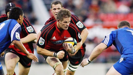 Crusaders captain Richie McCaw will be targetted by the Hurricanes in the Super 14 final. (File photo)