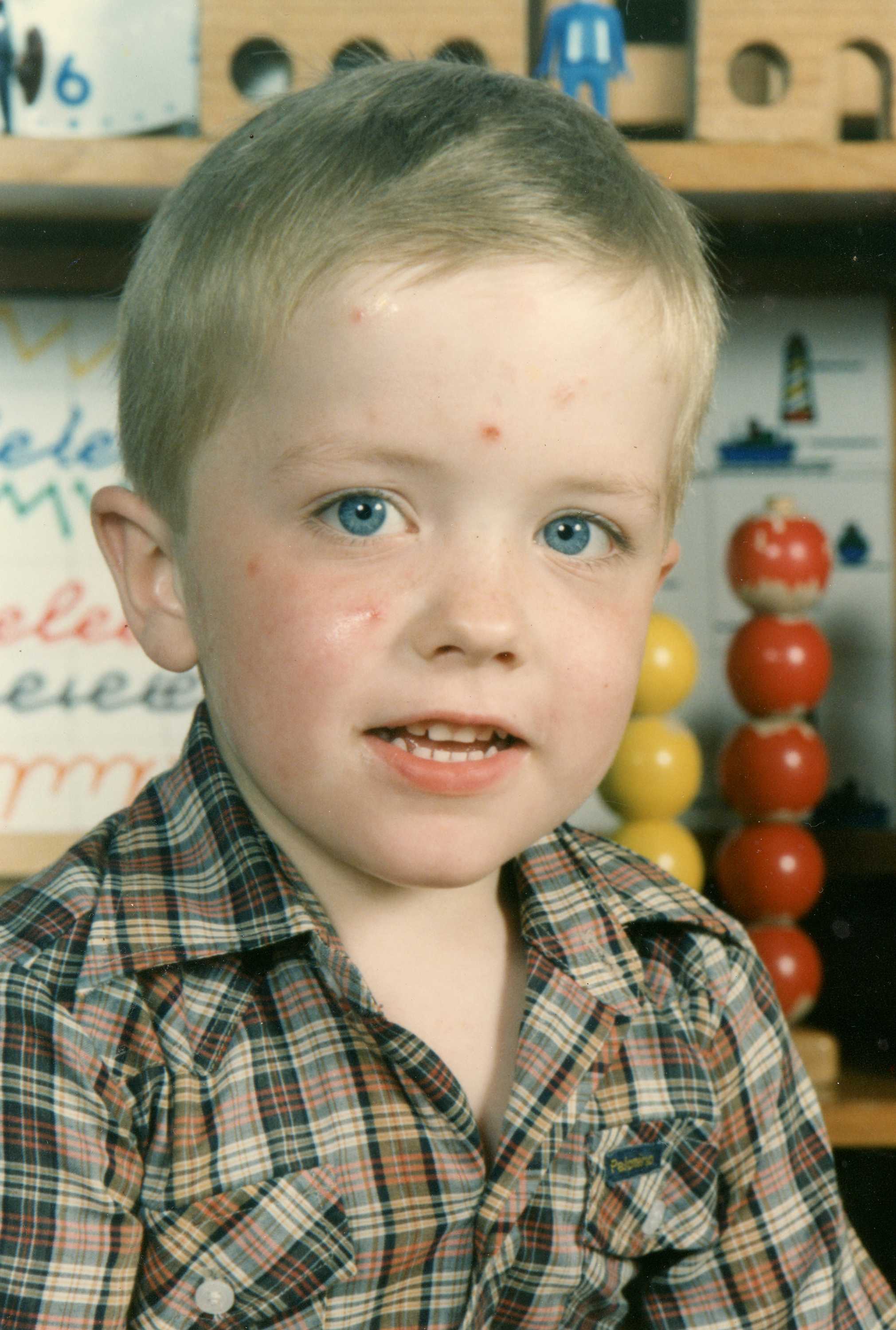 cover of episode Robbie and the DNA detectives