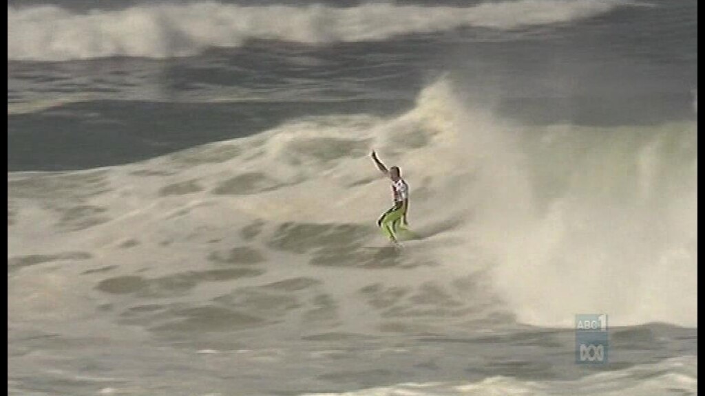 Fanning surfs into contention - ABC News