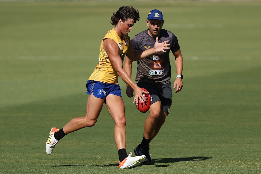 Campbell Chesser kicks the footy at West Coast Eagles training