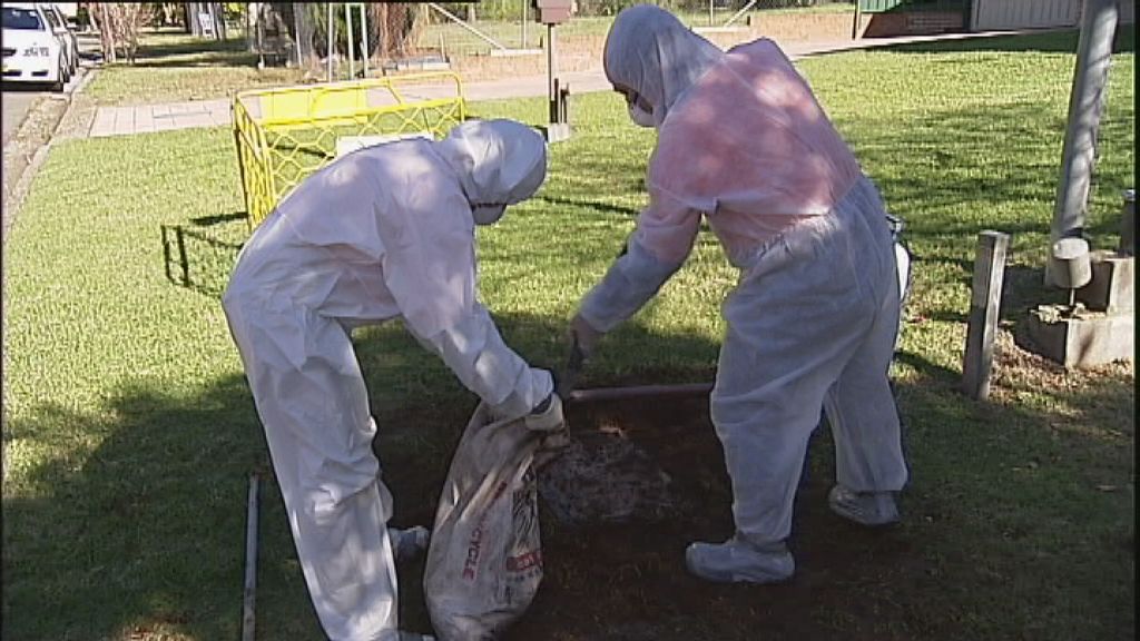 Fears workers exposed to now-banned pesticide in Telstra pits - ABC News