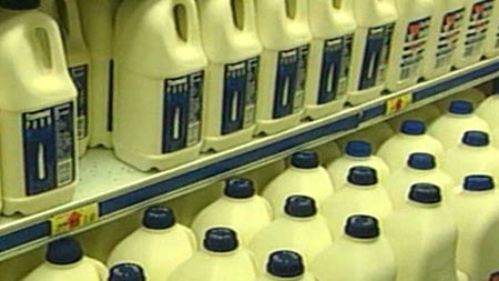 Farmers threaten blockades over low milk prices