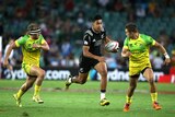 New Zealand's Rieko Ioane (C) scores a try against Australia on day one of the 2016 Sydney 7s.
