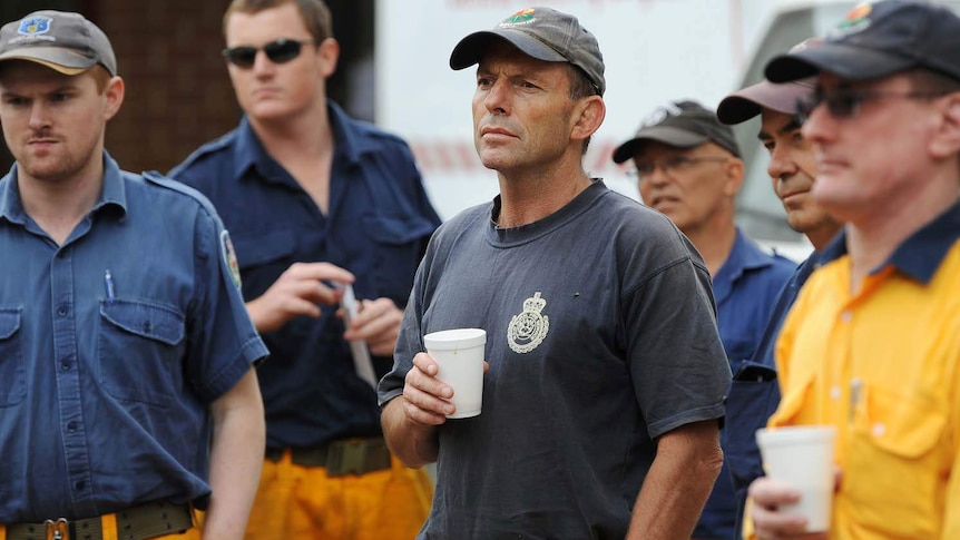 Tony Abbott listens to a bushfire briefing