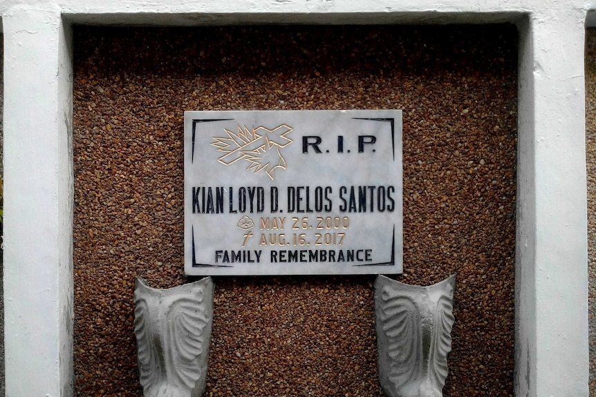 The grave of Kian delos Santos, which reads "RIP, May 26, 2000 to August 16, 2017, family remembrace".