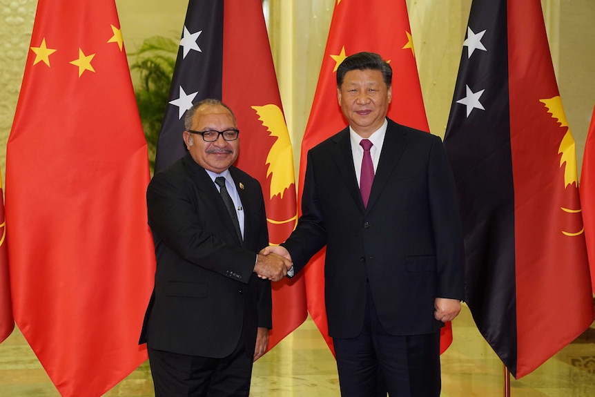 Chinese President Xi Jinping shakes hands with Papua New Guinea's Prime Minister Peter O'Neill.