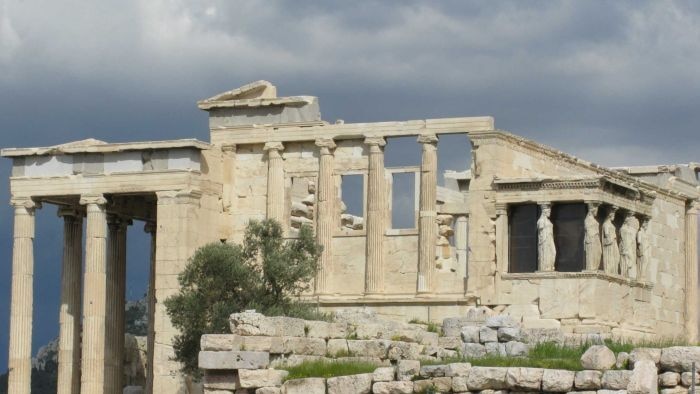 A photo of the ruins of the Athens Acropolis