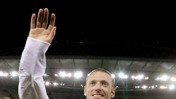 Socceroos farewell ... Craig Moore waves to the Docklands crowd