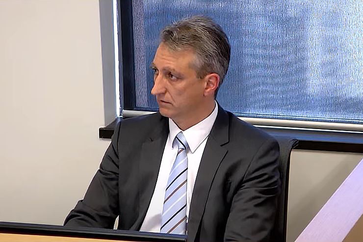 A mid-shot of Lonnie Bossi giving evidence at the Perth Casino Royal Commission.