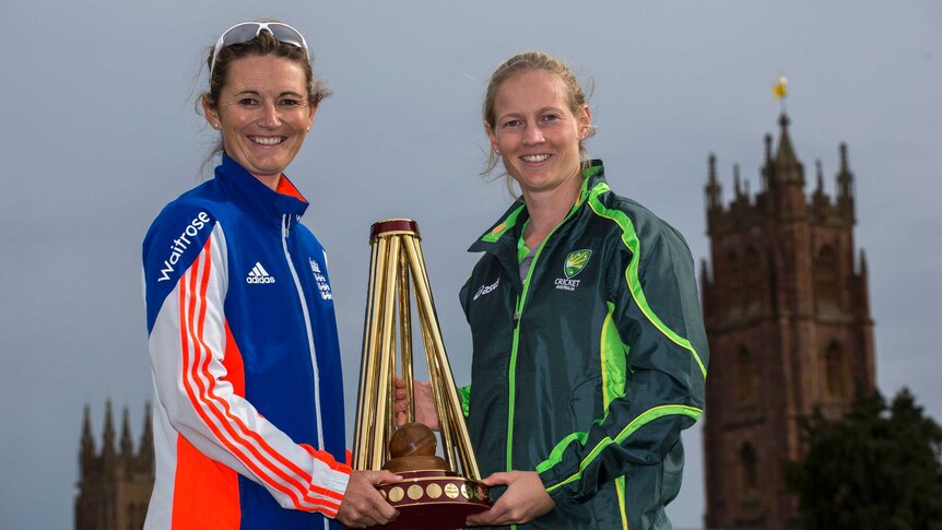 Charlotte Edwards, captain of England, and Meg Lanning, captain of Australia, with The Ashes Trophy