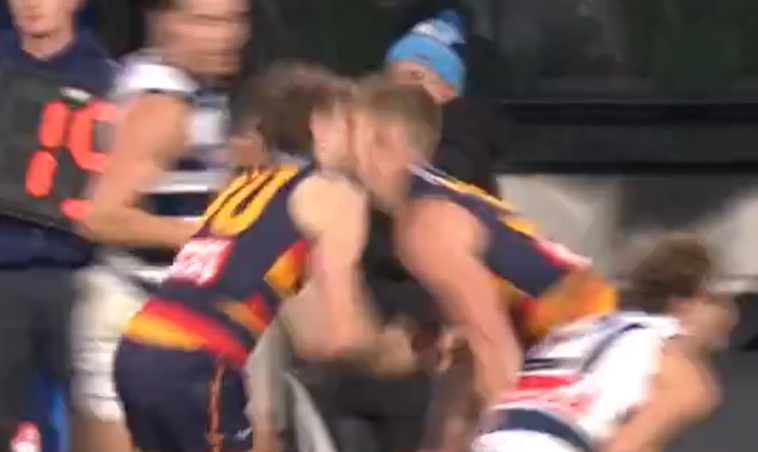 Coach defends doctors as Crows players play out game after head clash