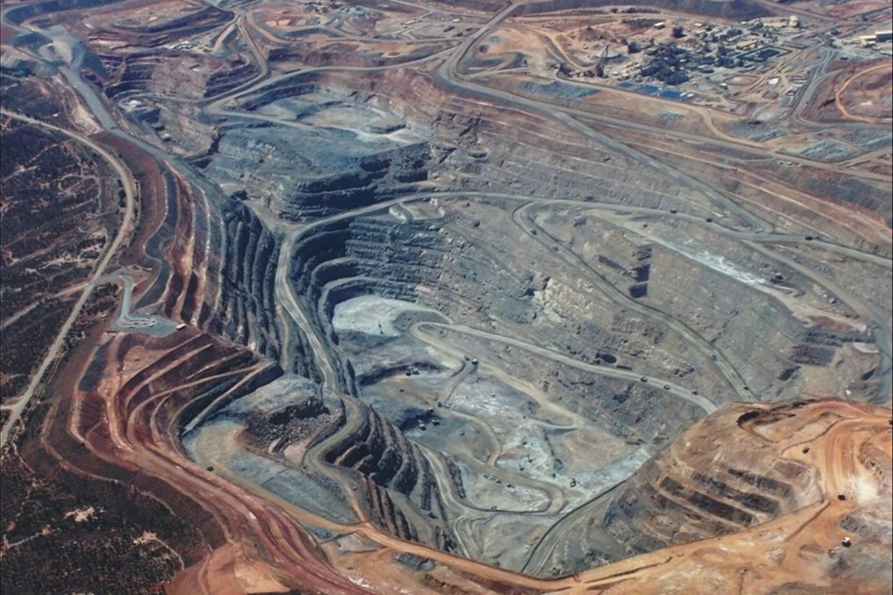 Месторождение аргайл австралия. Алмазный рудник аргайл австралия. Месторождение аргайл австралия. Калгурли карьер супер пит. Добыча алмазов в австралии.