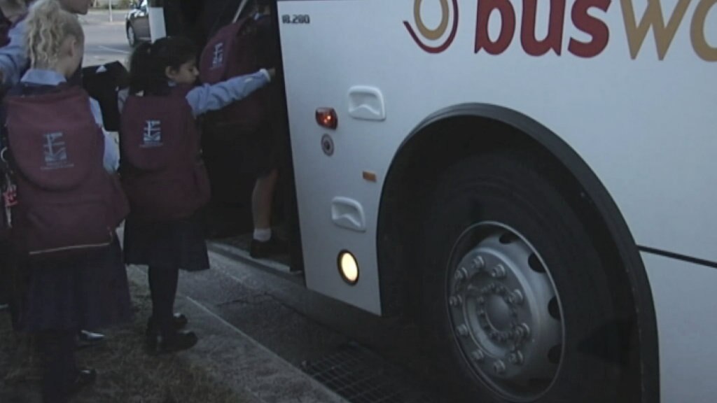 NSW school buses 'chaotic' without seatbelts, children standing on