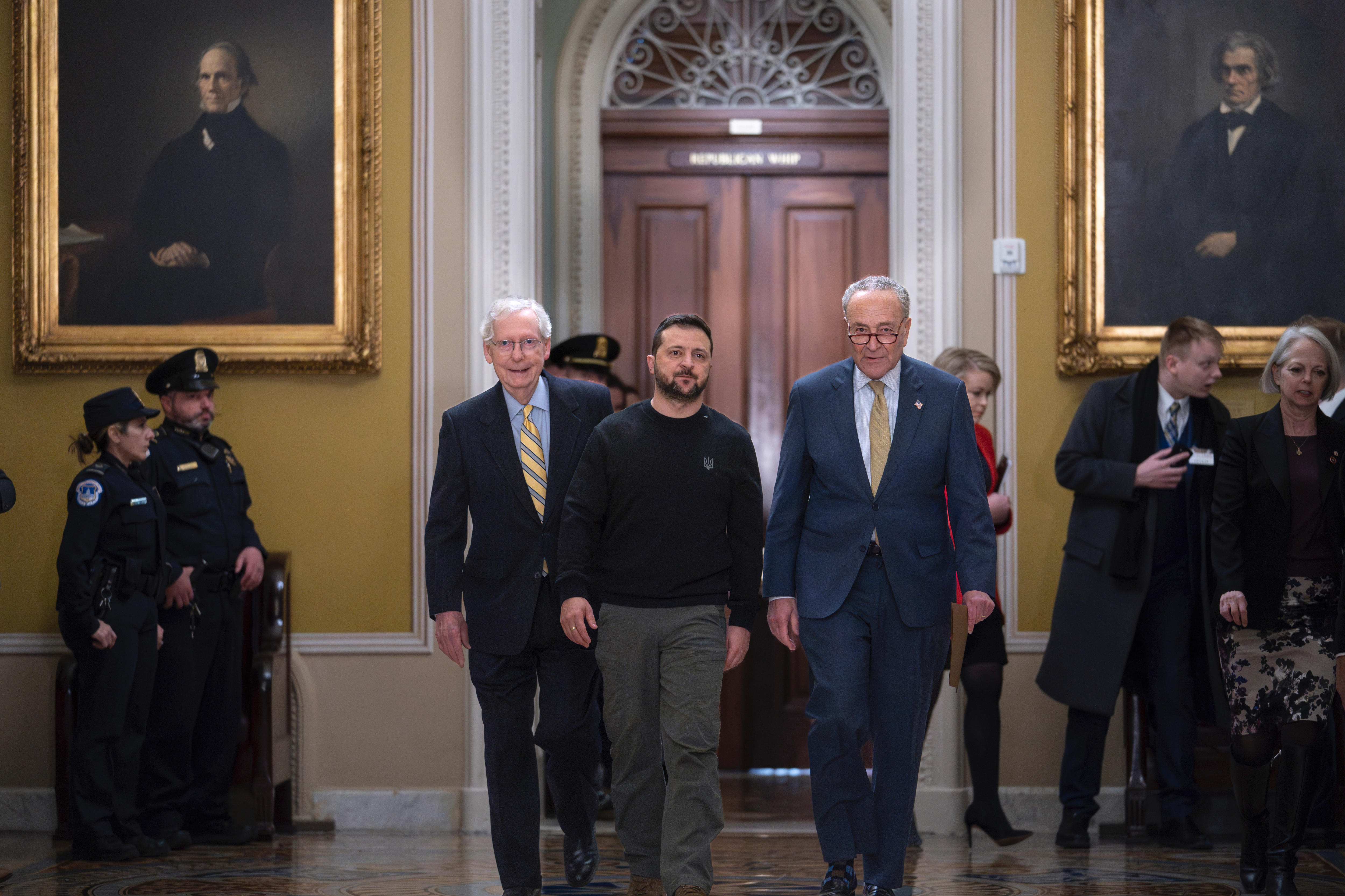 Joe Biden tells Volodymyr Zelenskyy not to give up hope in war against ...